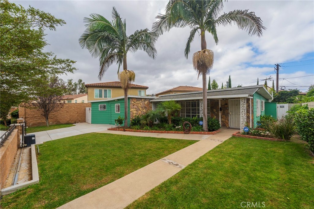 Property Photo:  4761 Daisy Avenue  CA 90805 