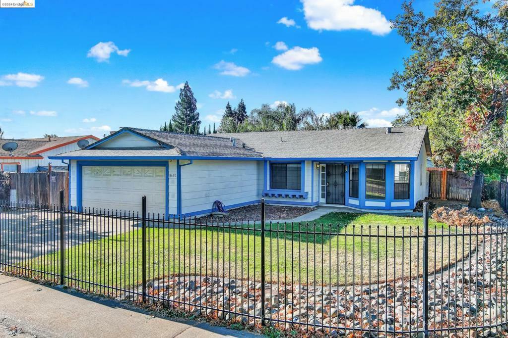 Property Photo:  8600 Oakbank Way  CA 95828 