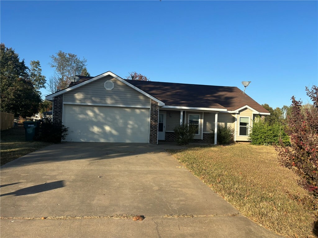 Property Photo:  1317 W Linden Street  AR 72758 