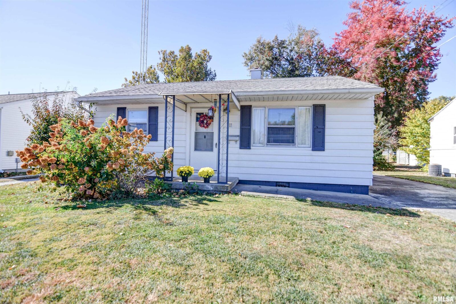 Property Photo:  911 Hawley Street  IL 62568 