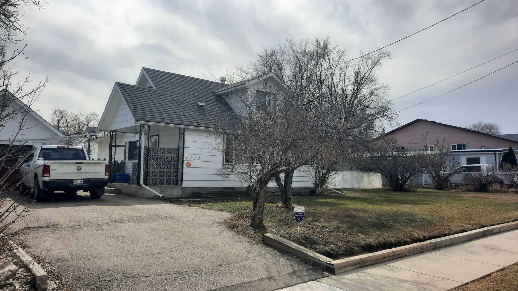 Property Photo: 1111 2 Avenue W AB T0J 0Y2