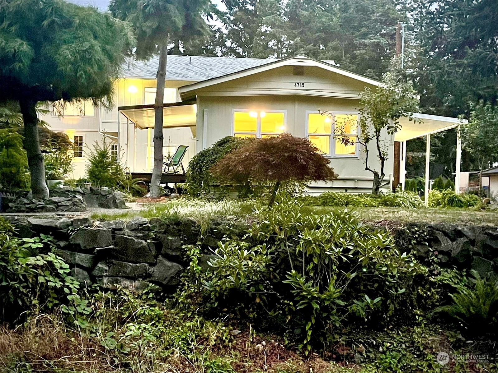 Property Photo:  4715 N Island Drive E  WA 98391 