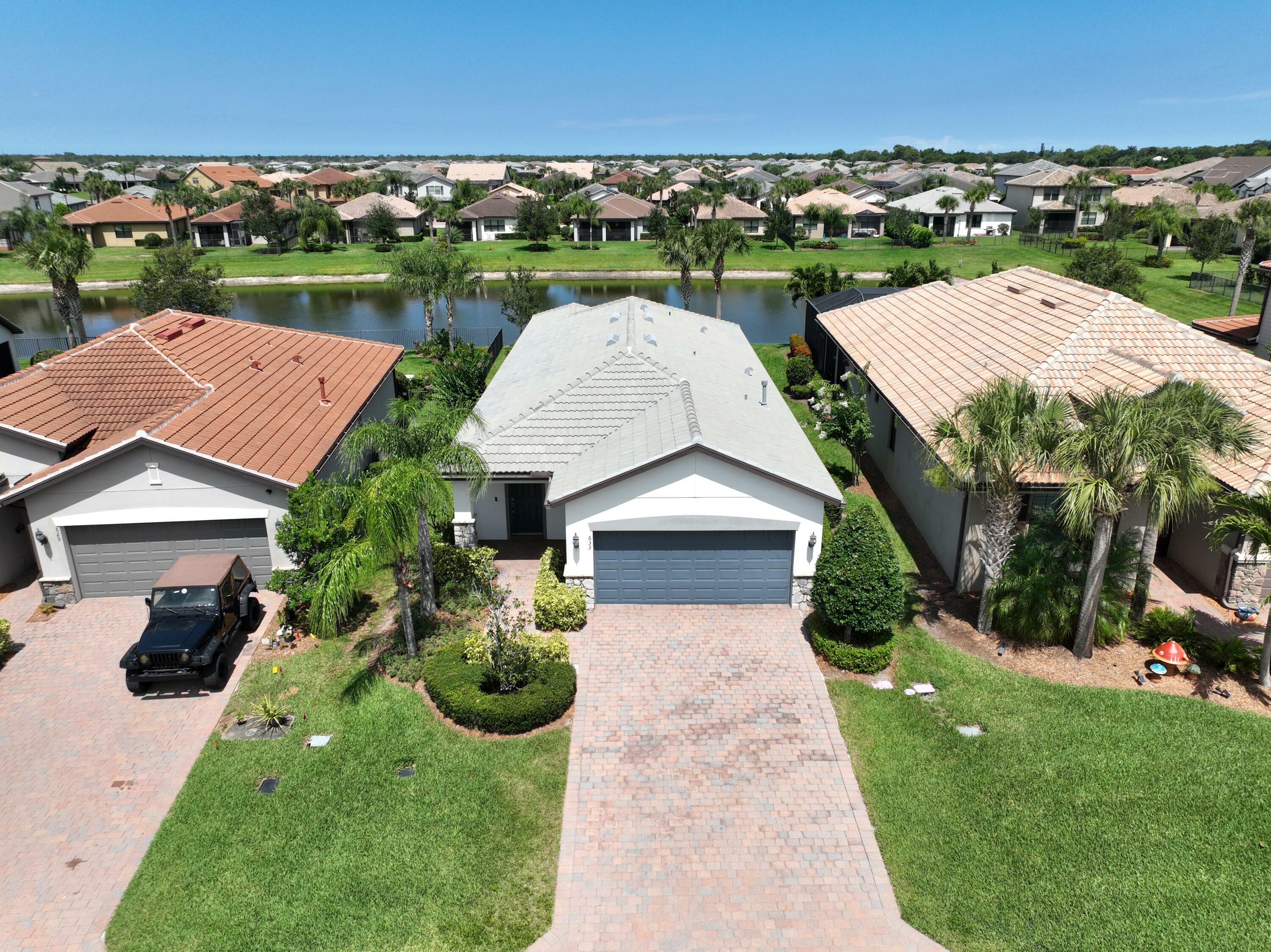 Property Photo:  633 SE Monet Drive  FL 34984 