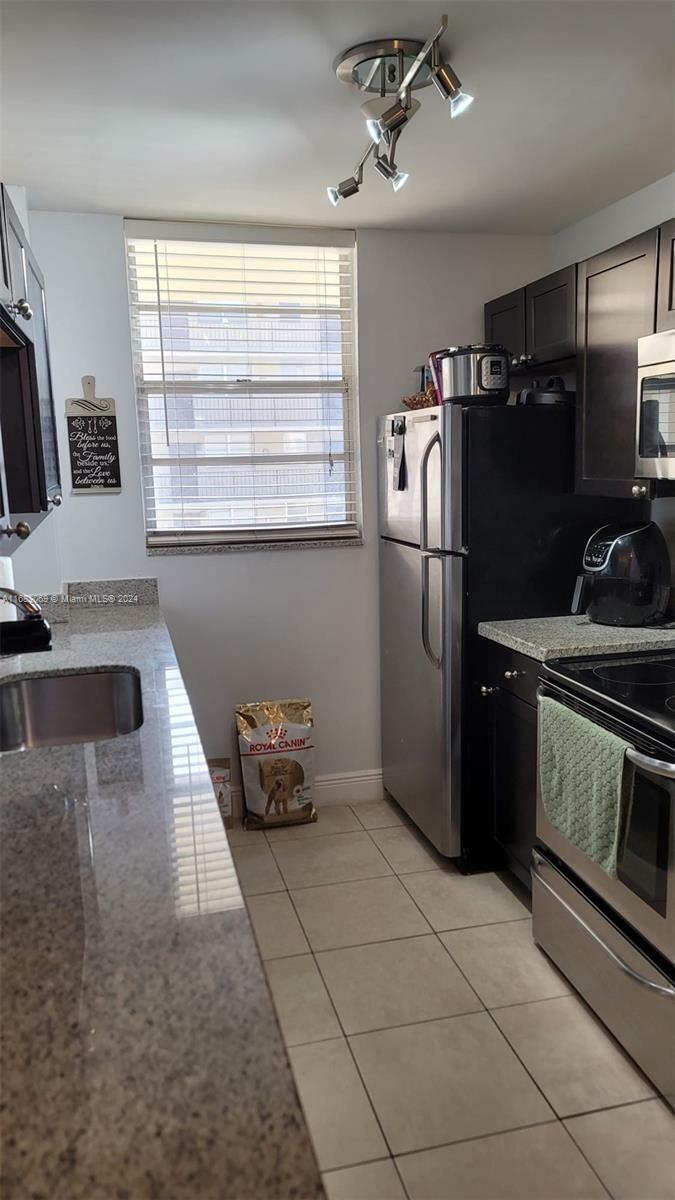 Property Photo:  1811 Jefferson St 609  FL 33020 