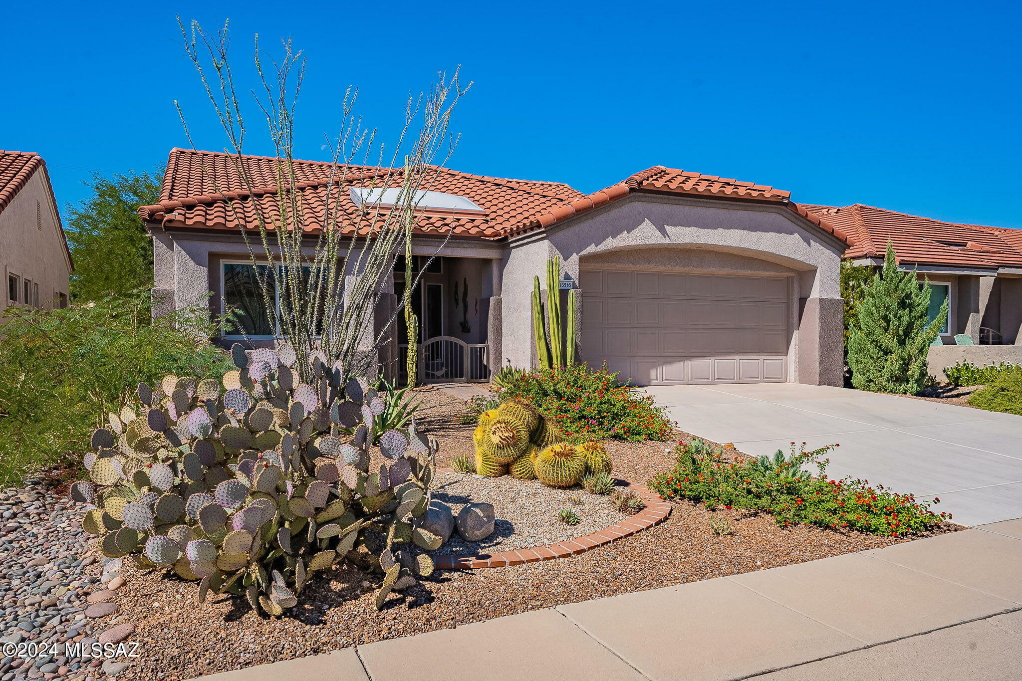Property Photo: 13965 N Willow Bend Drive AZ 85755