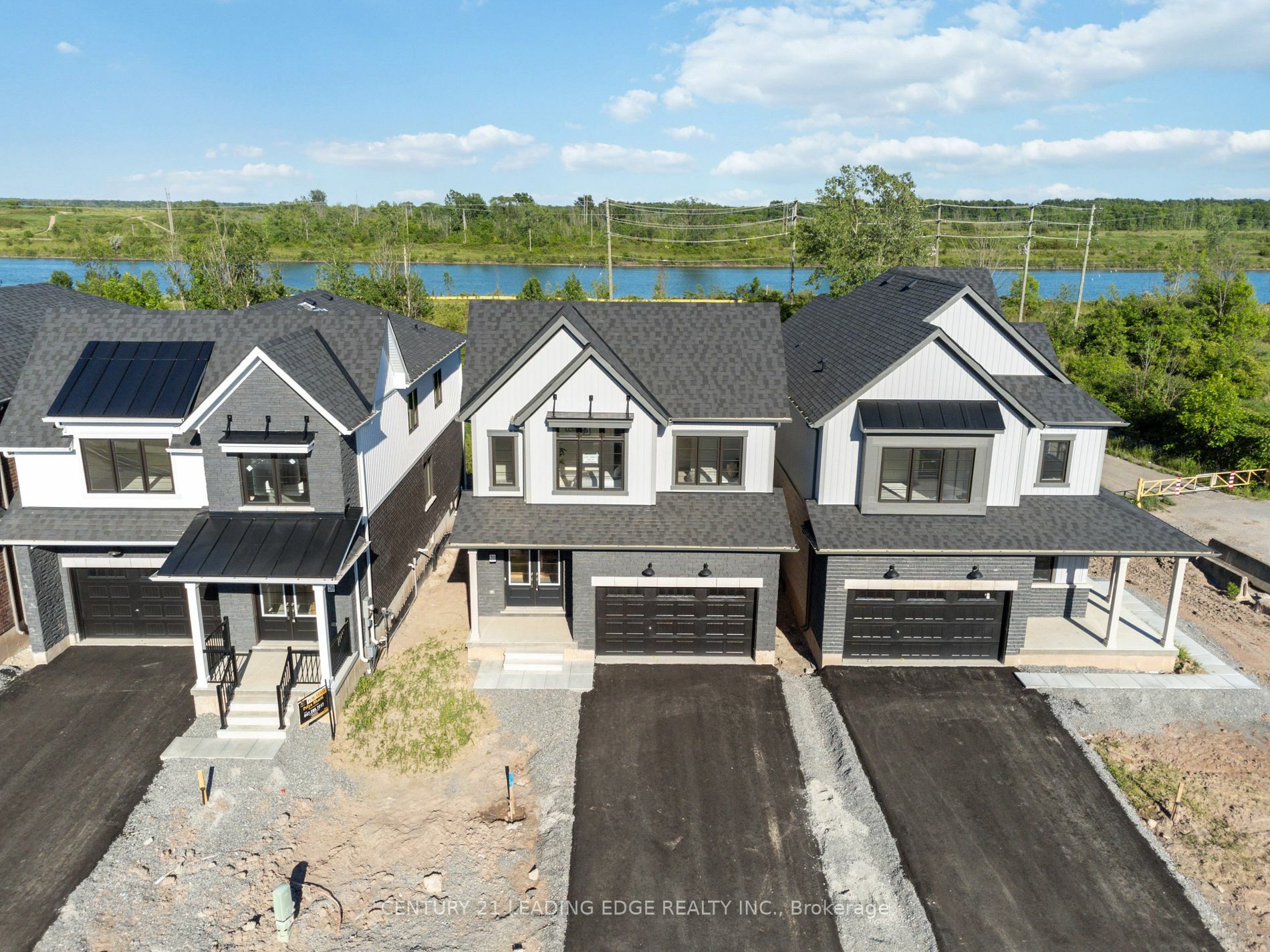 Photo de la propriété:  20 Aviron Cres  ON L3B 0M3 