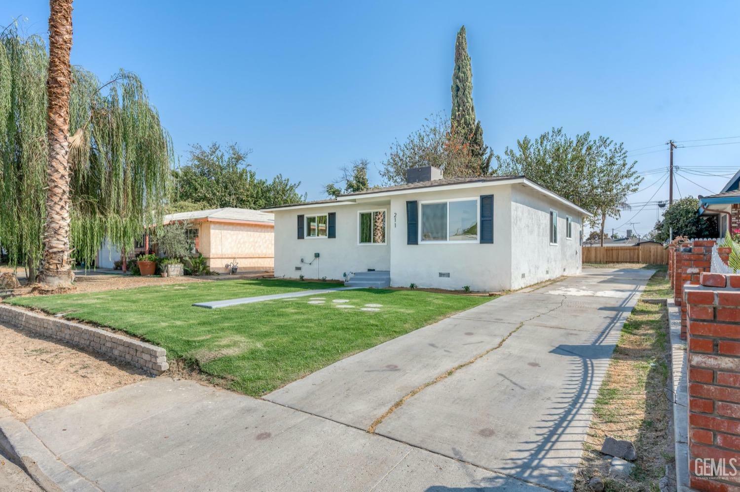 Property Photo:  211 S Milham Drive  CA 93307 