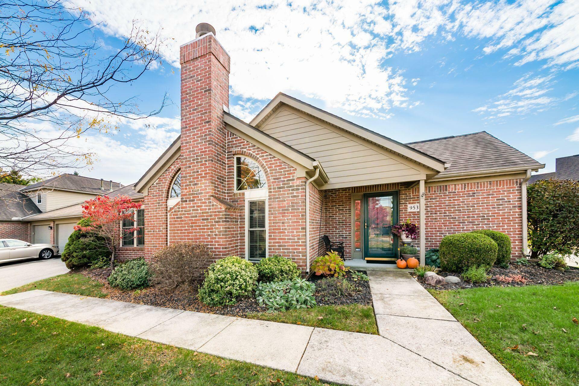 Property Photo:  953 Willow Bluff Drive  OH 43235 