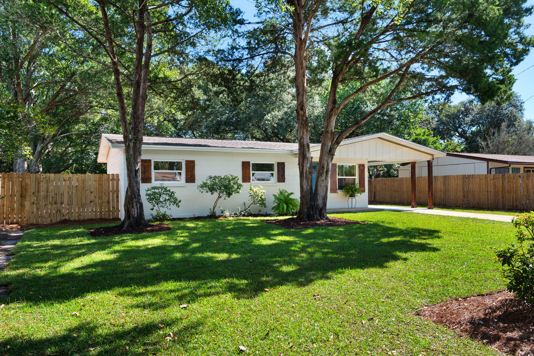 Property Photo: 717 Tuxedo Drive FL 32547