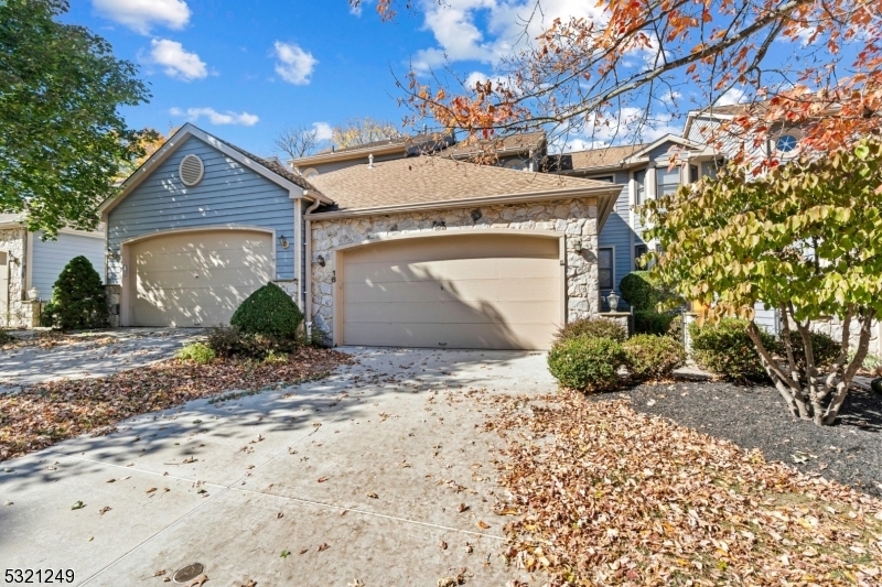 Property Photo:  18 Hillside Ct  NJ 08530 