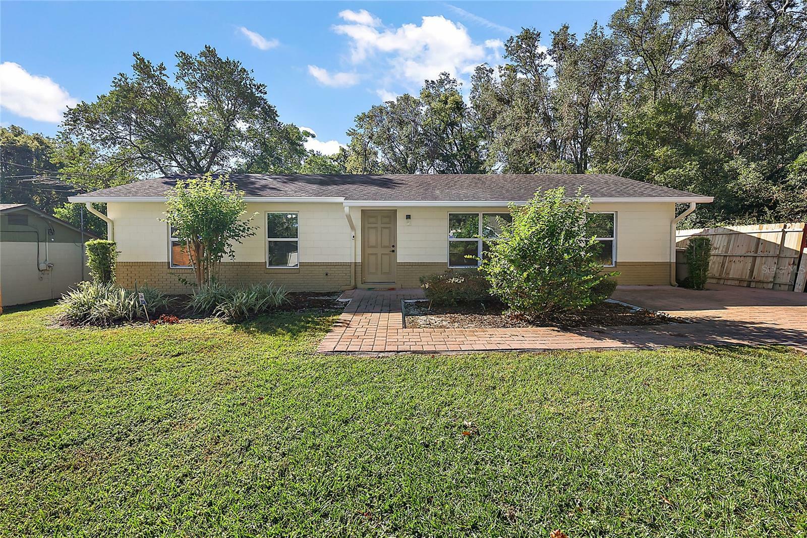 Property Photo: 23700 Central Avenue FL 32776