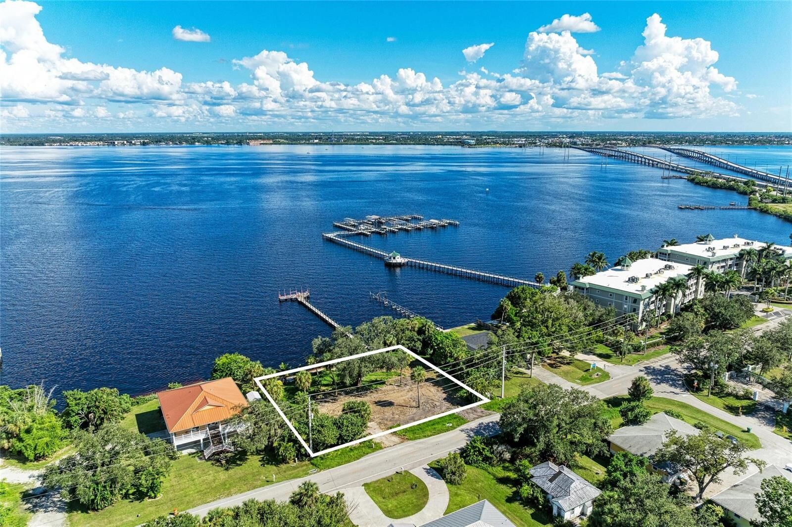 Property Photo: 5060 Melbourne Street FL 33980