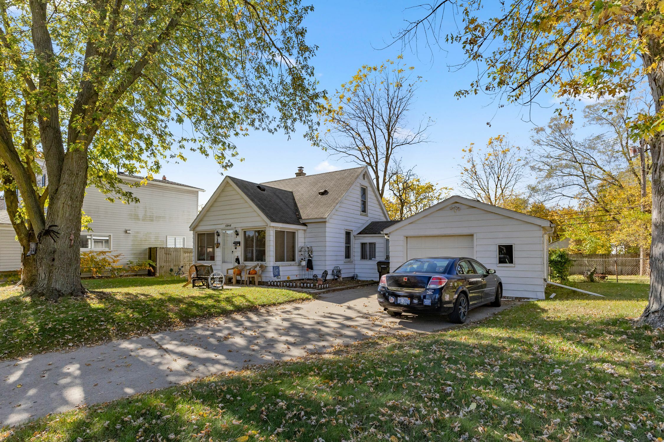 Property Photo:  6046 Vivian Street  MI 48180 1204 