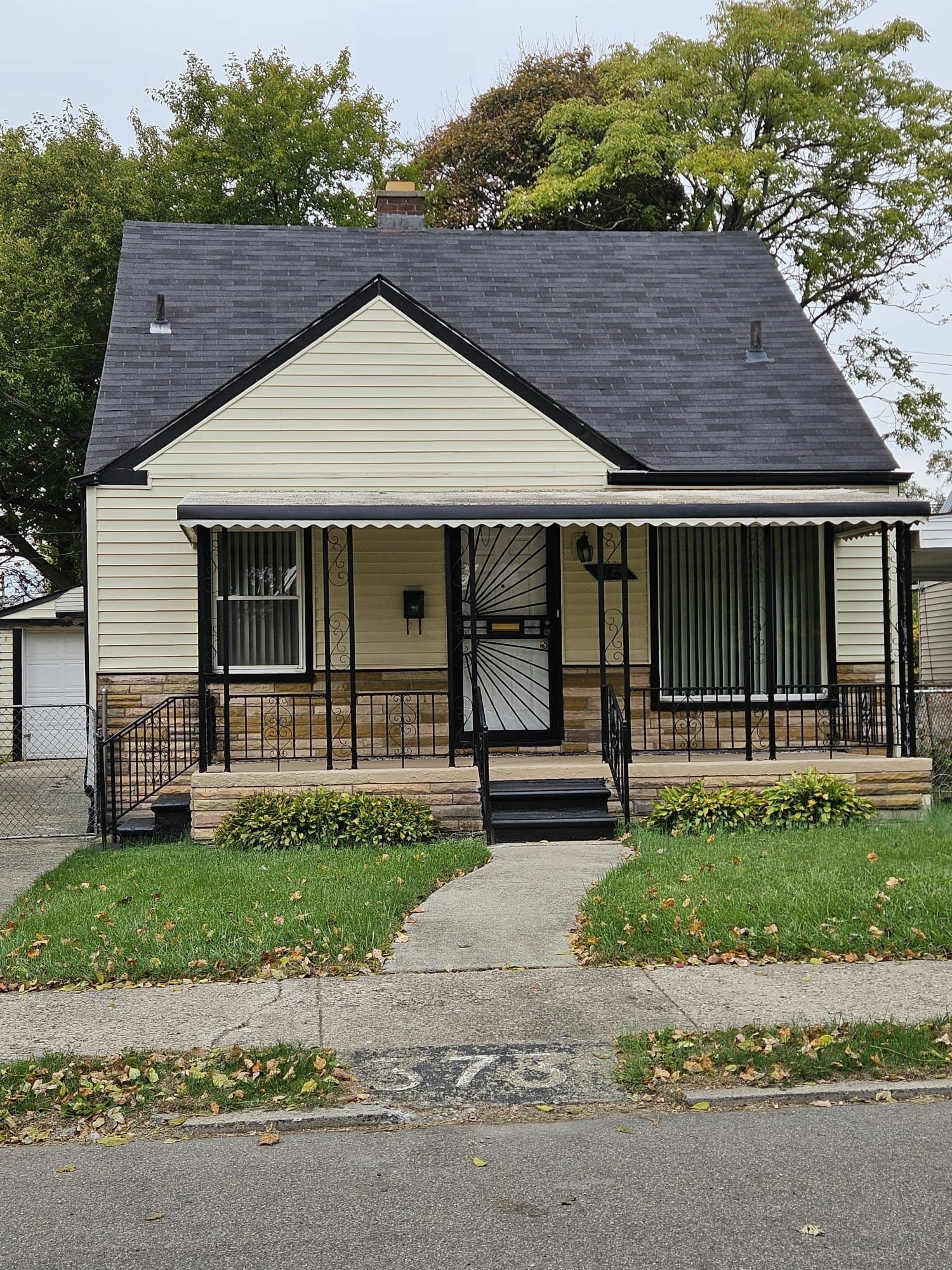 Property Photo:  3734 S Beatrice Street  MI 48217 1510 