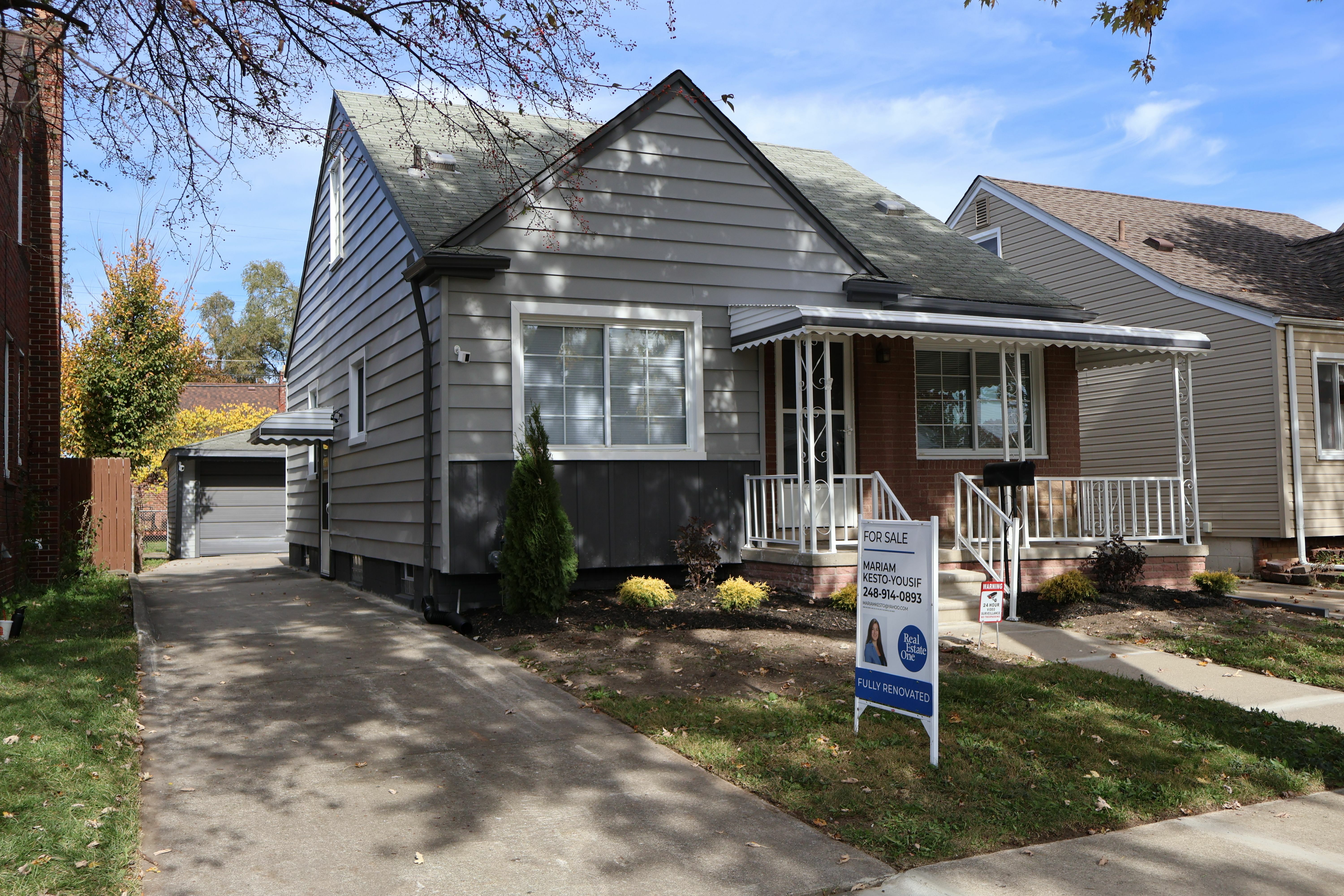 Property Photo:  916 Stewart Avenue  MI 48146 3620 