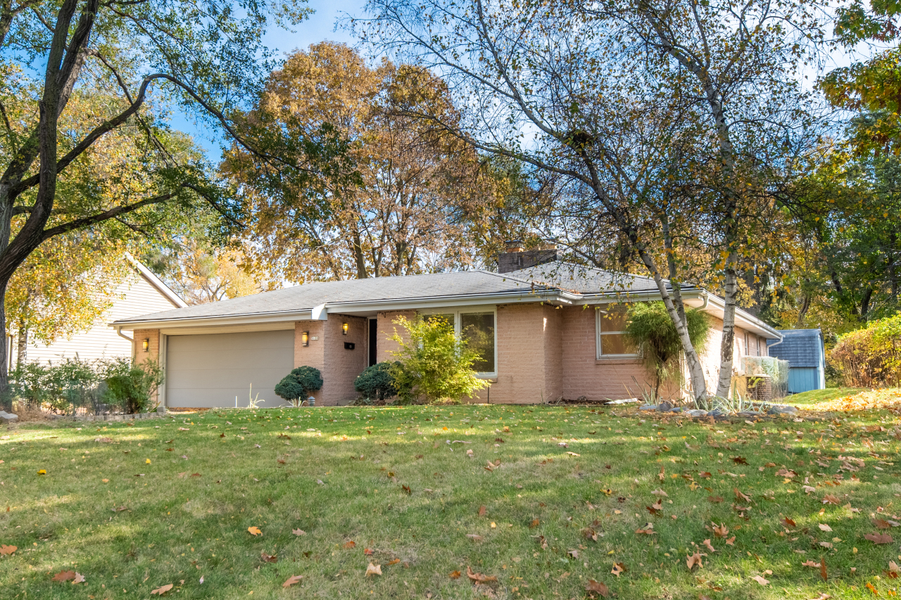 Property Photo: 5616 N Milwaukee River Pkwy WI 53209