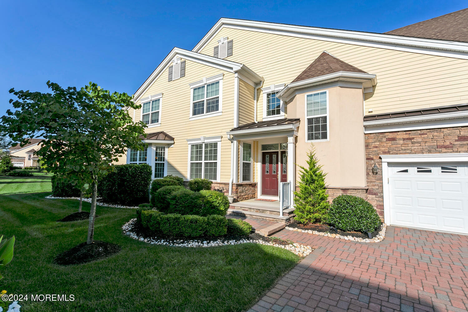 Property Photo:  7 Rebecca Ann Court  NJ 07724 