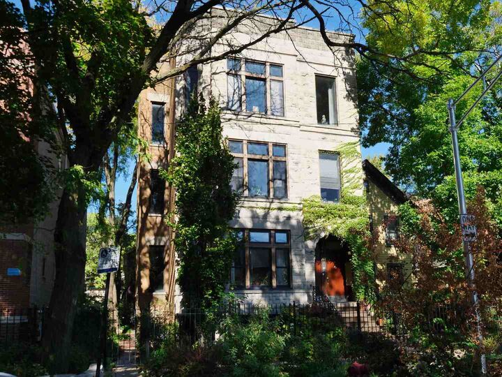 2128 W Evergreen Avenue  Chicago IL 60622 photo