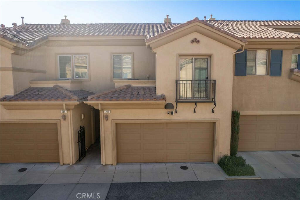 Property Photo:  1448 Patricia Avenue 204  CA 93065 