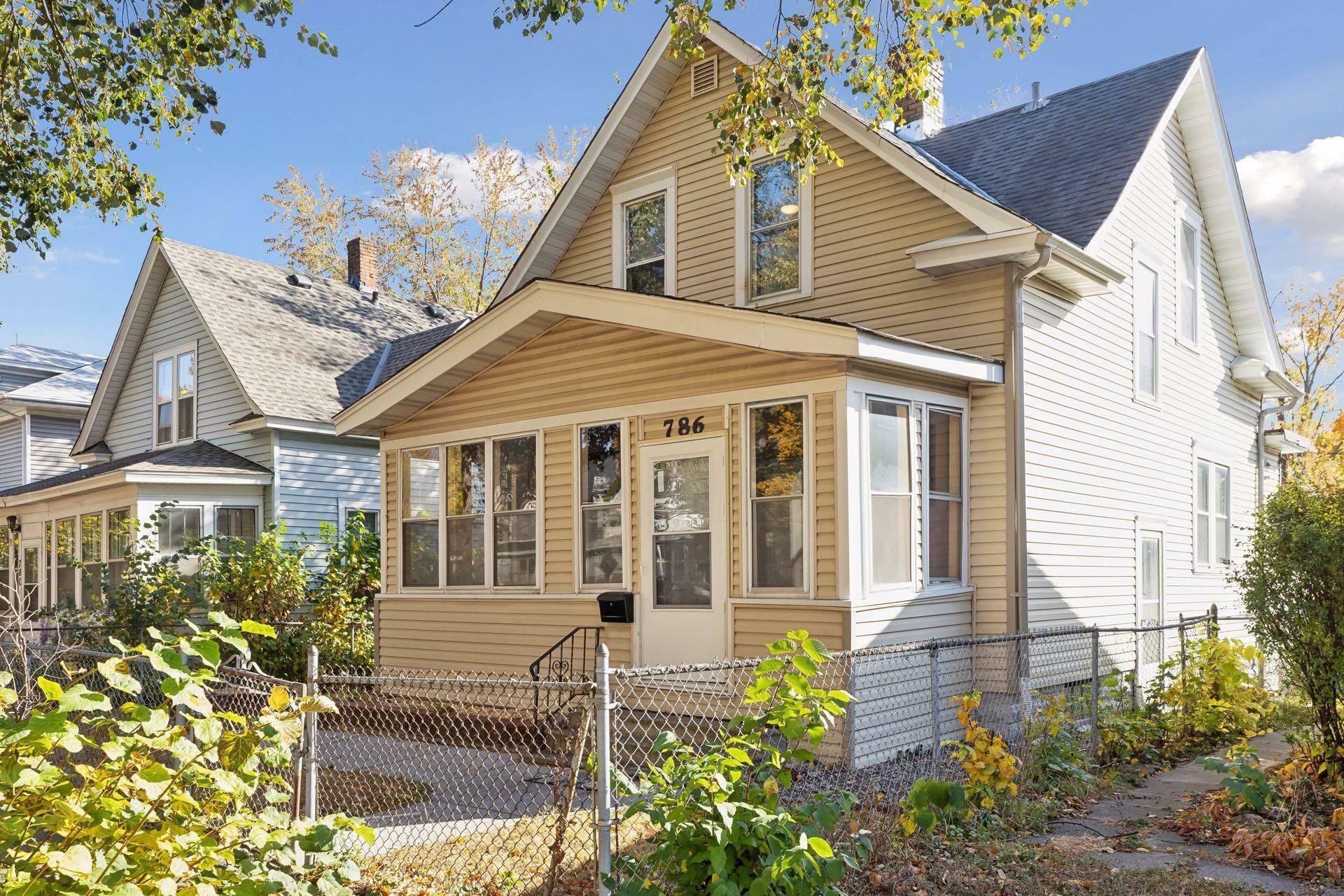 Property Photo:  786 Thomas Avenue  MN 55104 