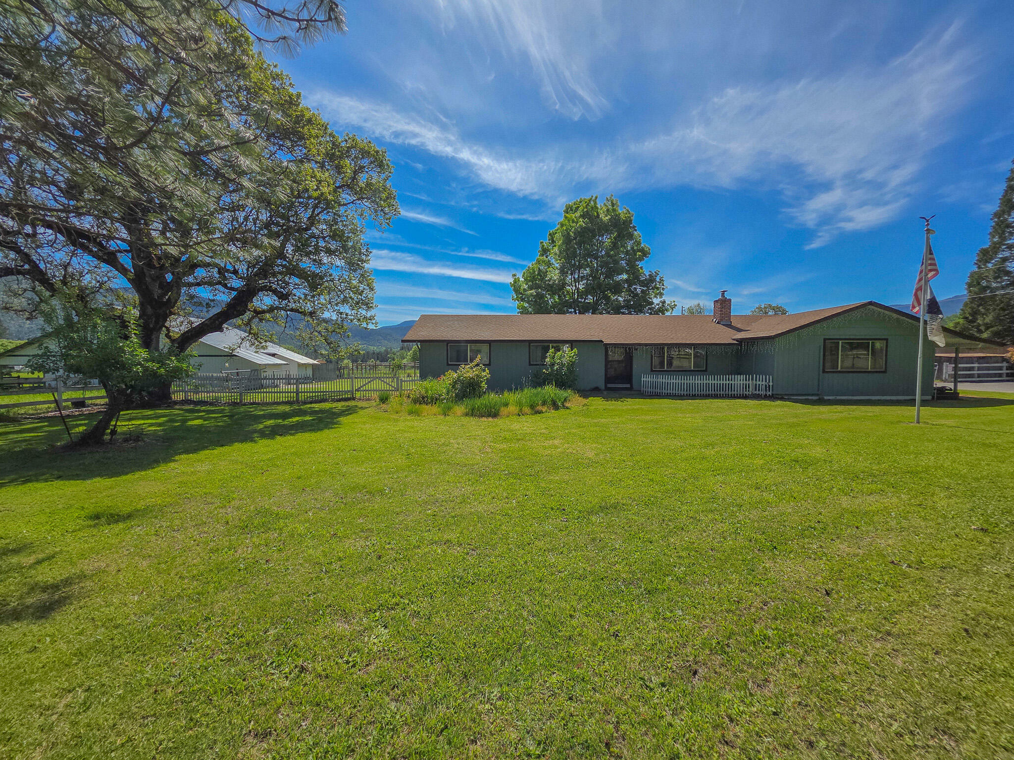 Property Photo: 975 Cedar Flat Road OR 97544