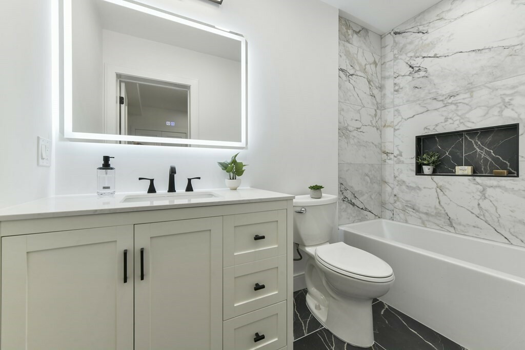 Property Photo:  141 Chelsea St 1  MA 02128 