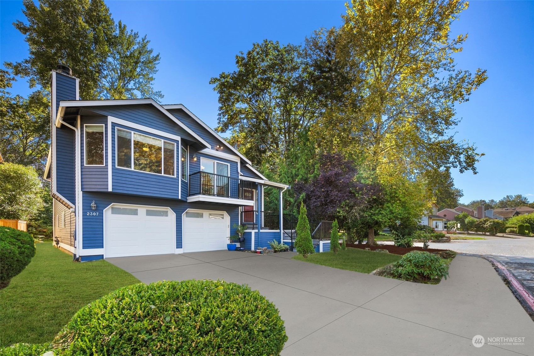 Property Photo:  2307 SE  8th Drive  WA 98055 