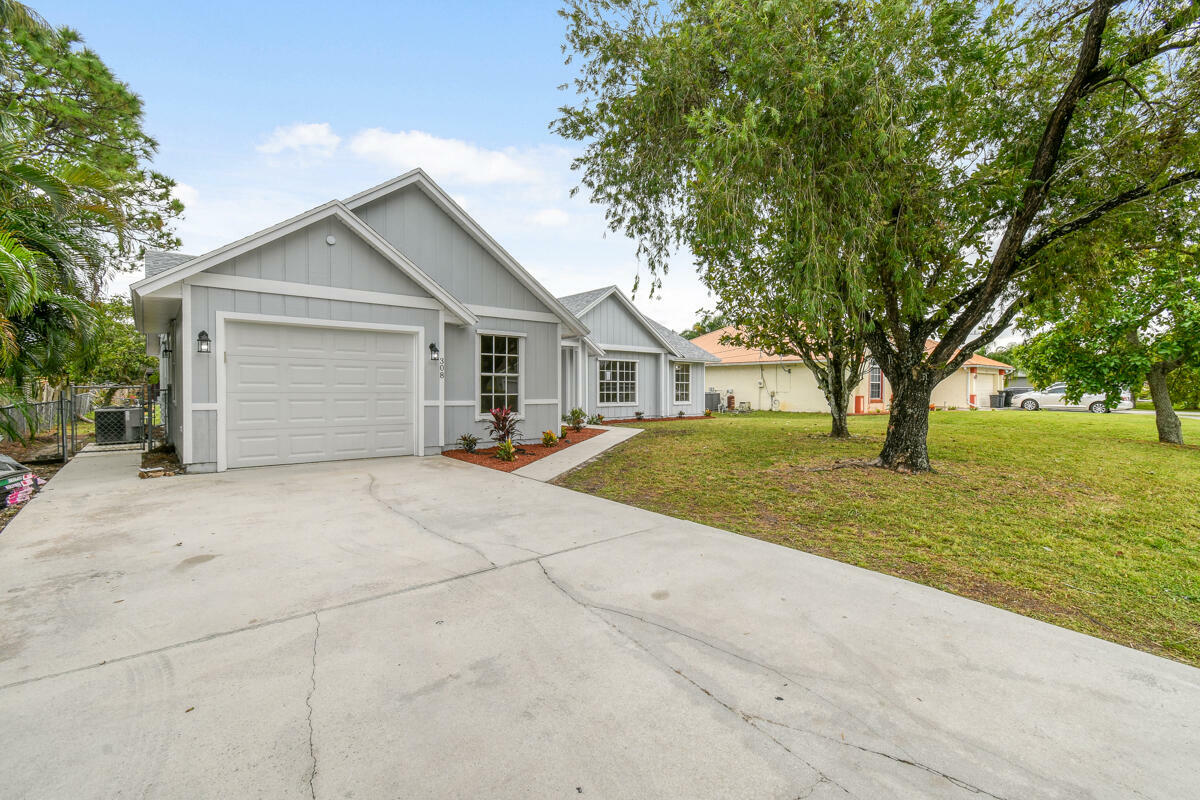 Property Photo:  308 SW Donna Terrace  FL 34984 