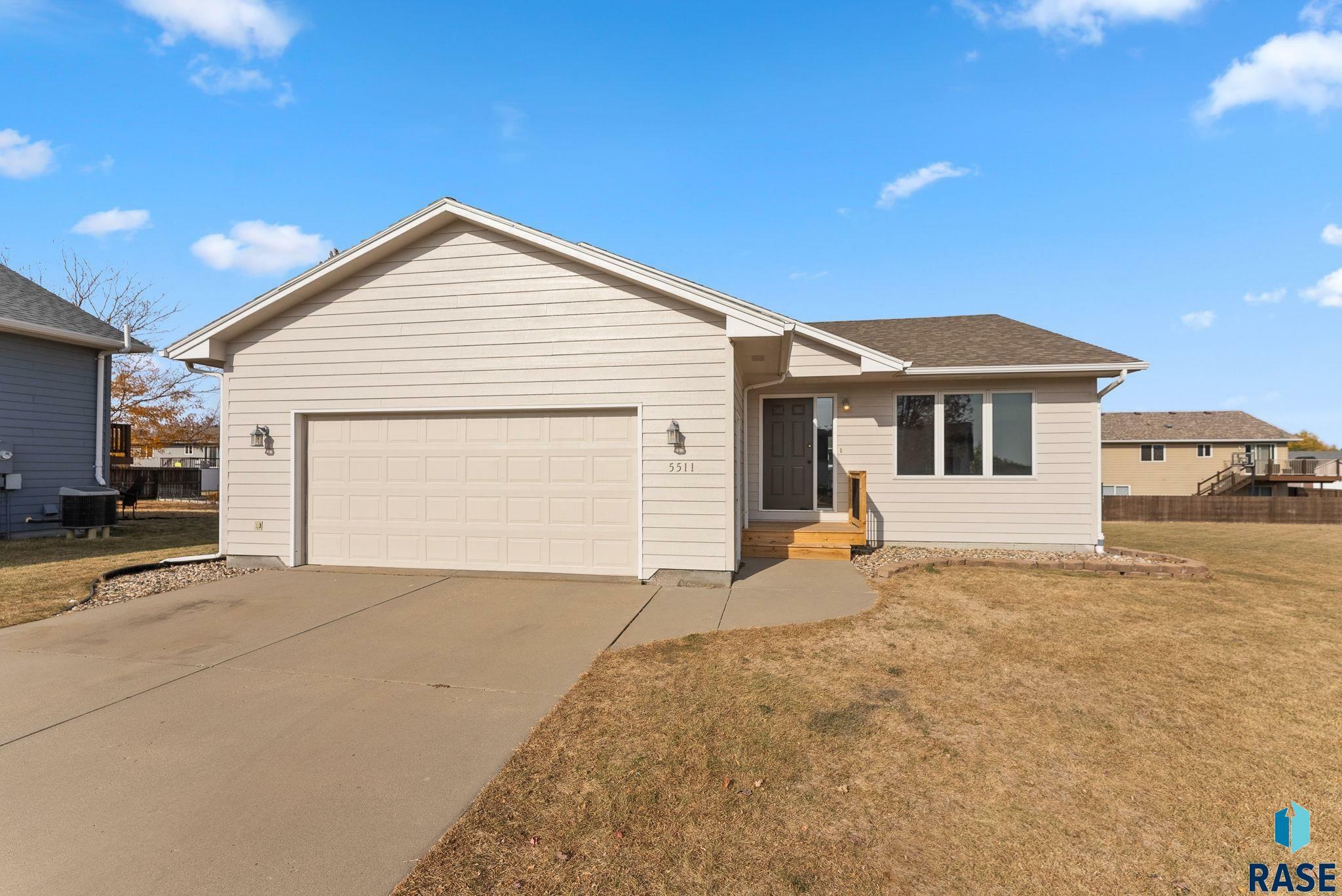 Property Photo:  5511 Wexford Ct  SD 57106-7800 