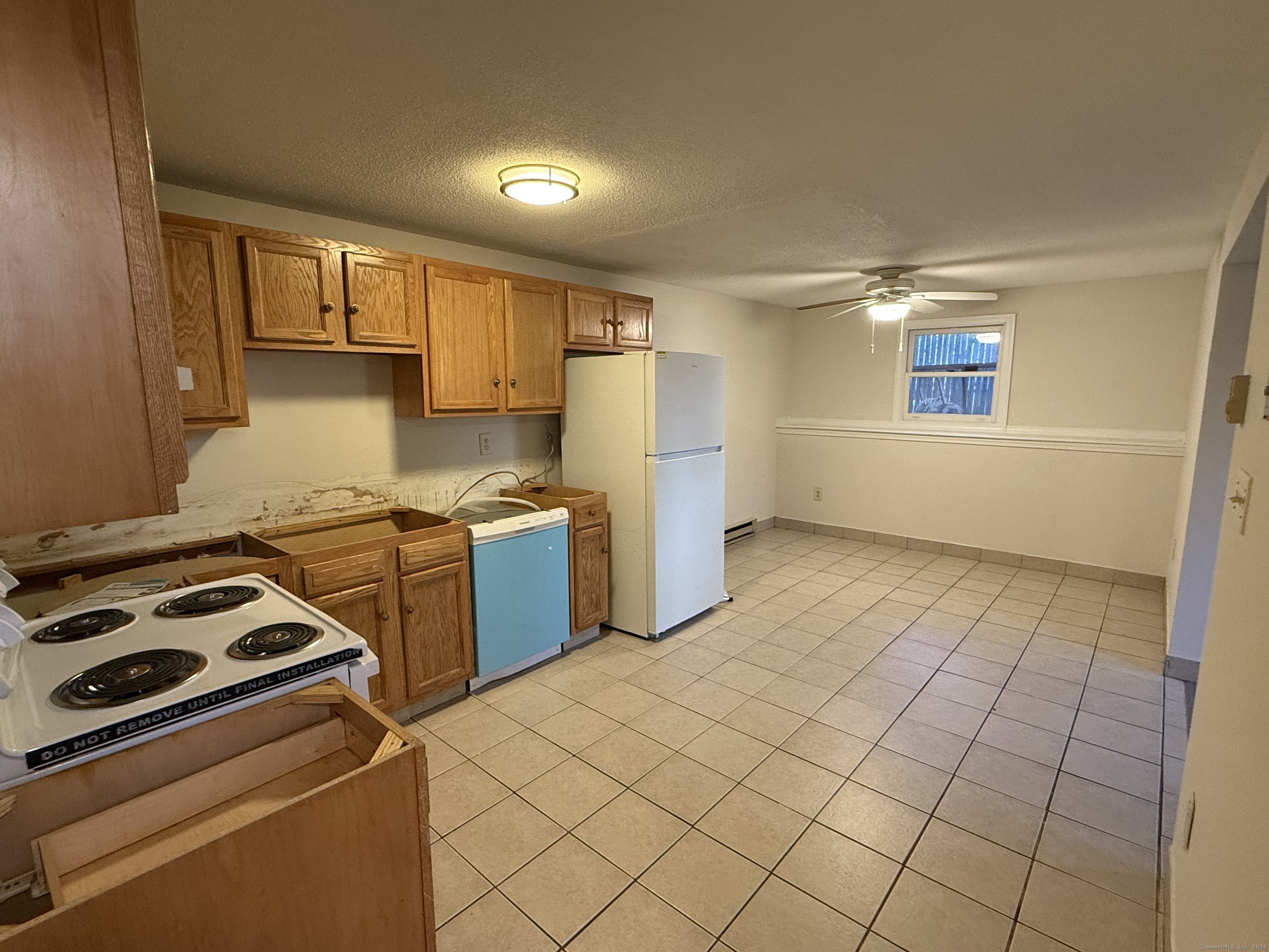 Property Photo:  26 Shirley Street Apt 6  CT 06708 