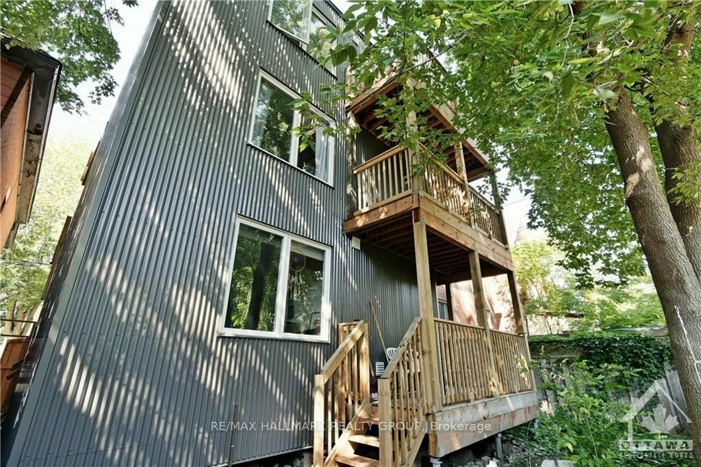 Property Photo:  501 Lyon St  ON K1R 5X6 