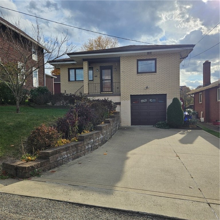 Property Photo: 104 Boyd St PA 15062