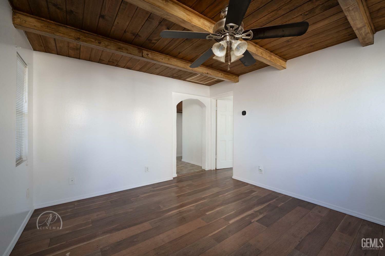 Property Photo:  505 El Tejon Avenue  CA 93308 