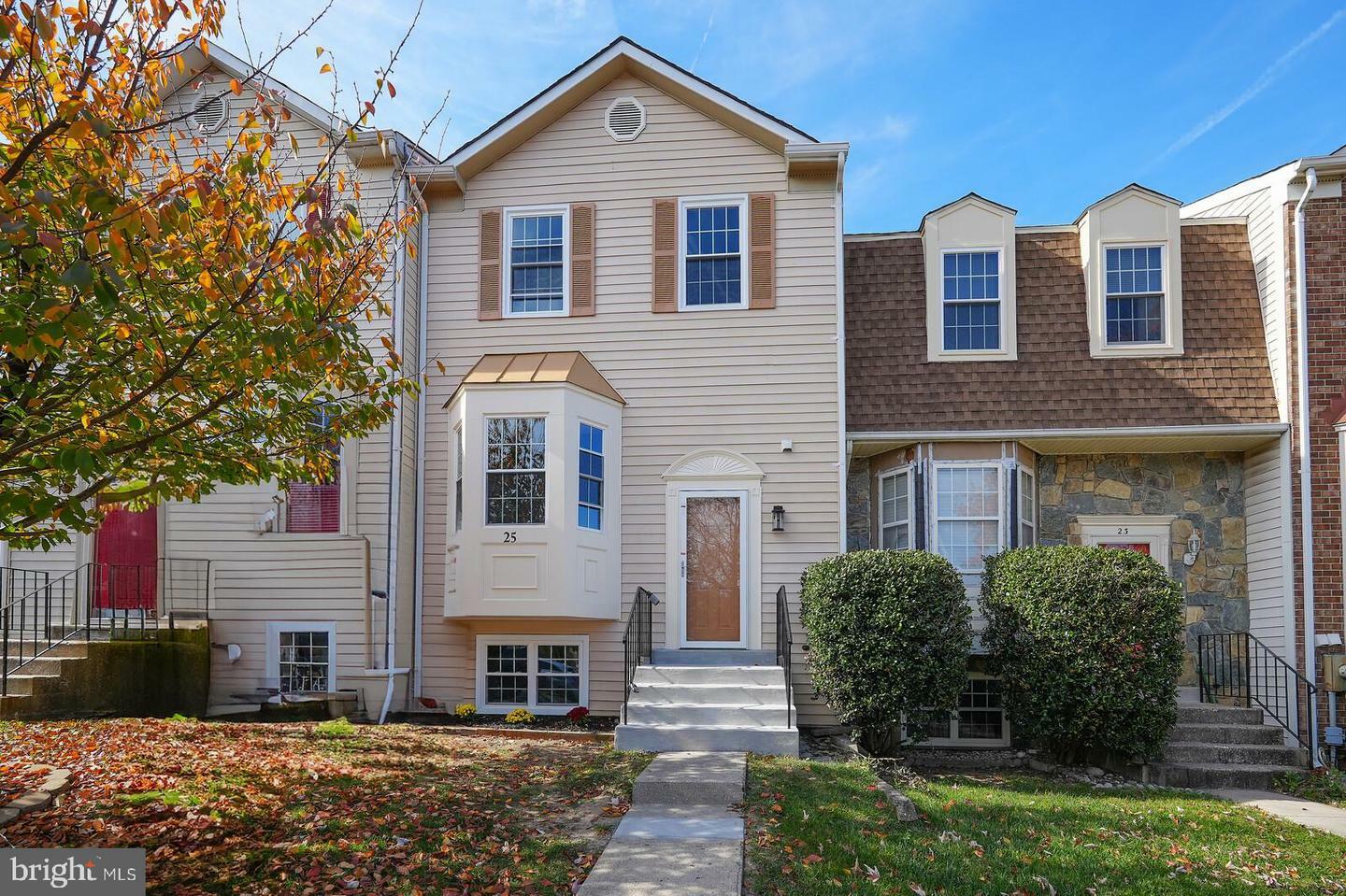 Property Photo:  25 Hunters Gate Court  MD 20904 