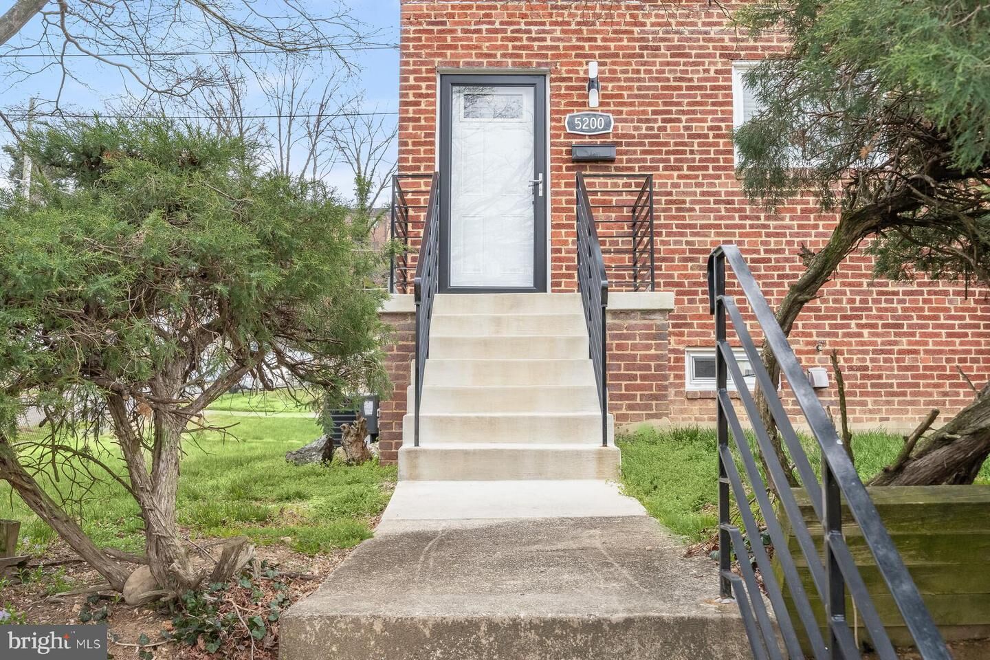 Property Photo: 5200 Leverett Street MD 20745