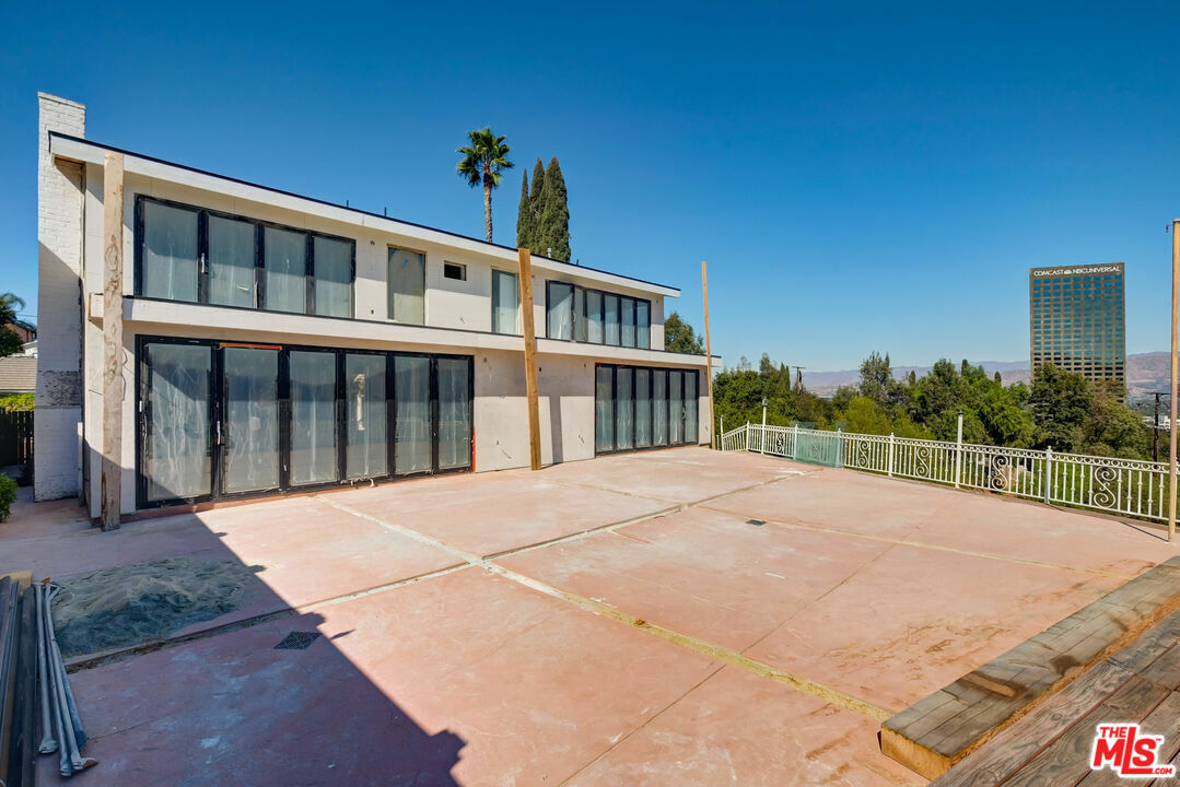 Property Photo:  7759   Skyhill Dr  CA 90068 