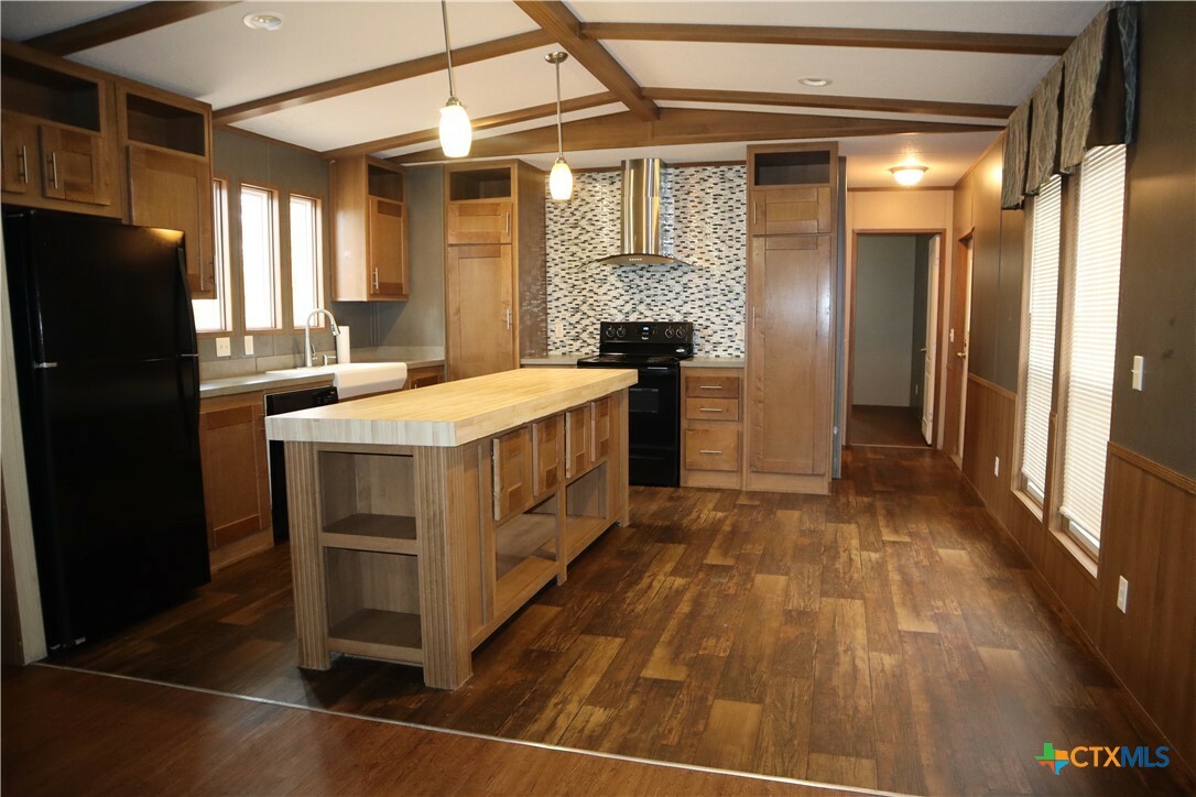 Property Photo: 710 Oak Tree Road TX 78155