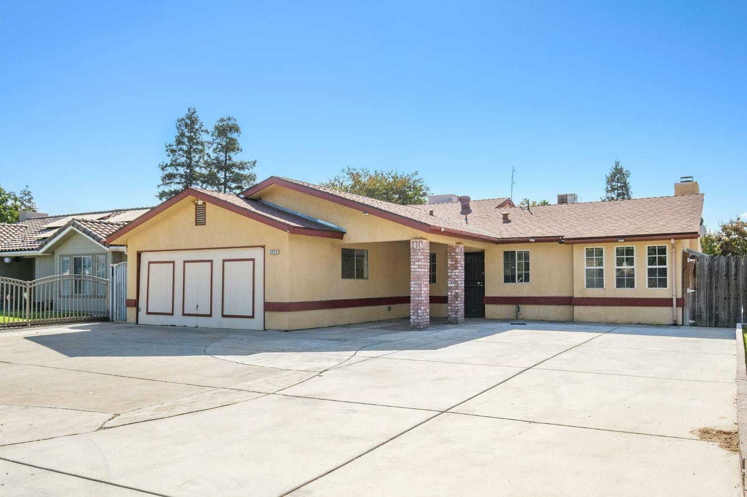 Property Photo:  5173 W Palo Alto Avenue  CA 93722 