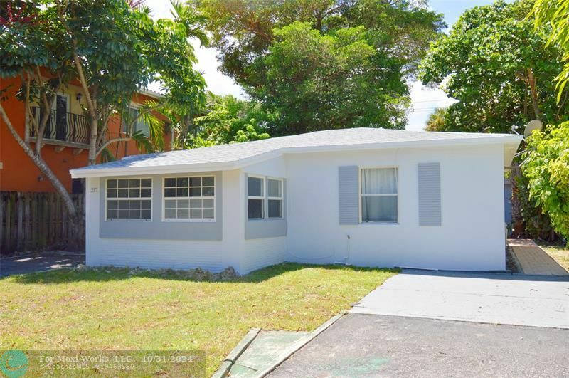 Property Photo:  1217 SW 4th Ave House  FL 33315 