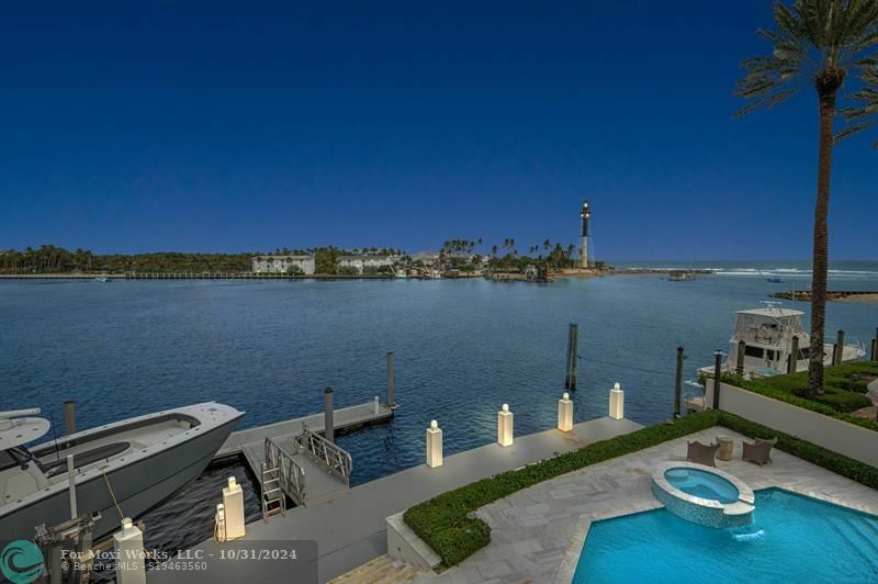 Property Photo:  2400 Bay Dr  FL 33062 