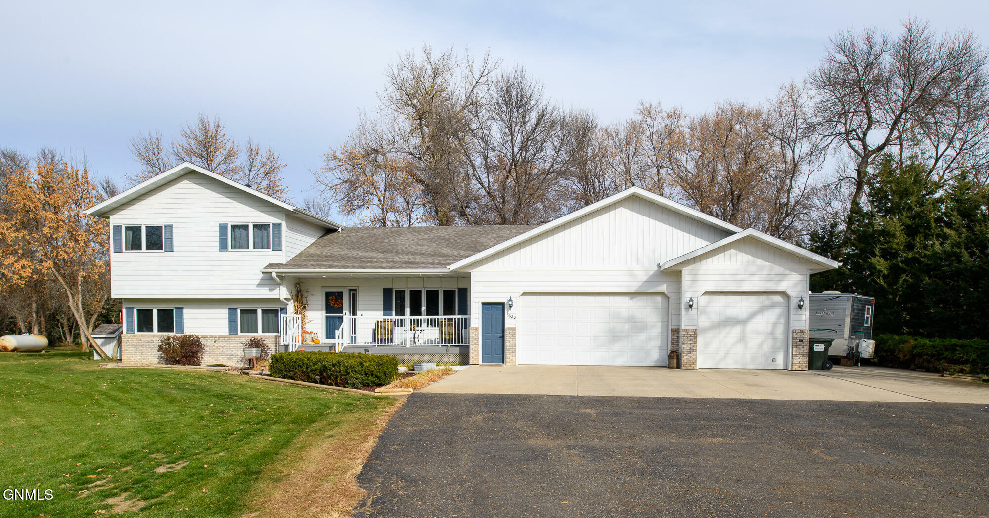 Property Photo:  5620 Ponderosa Avenue  ND 58503 