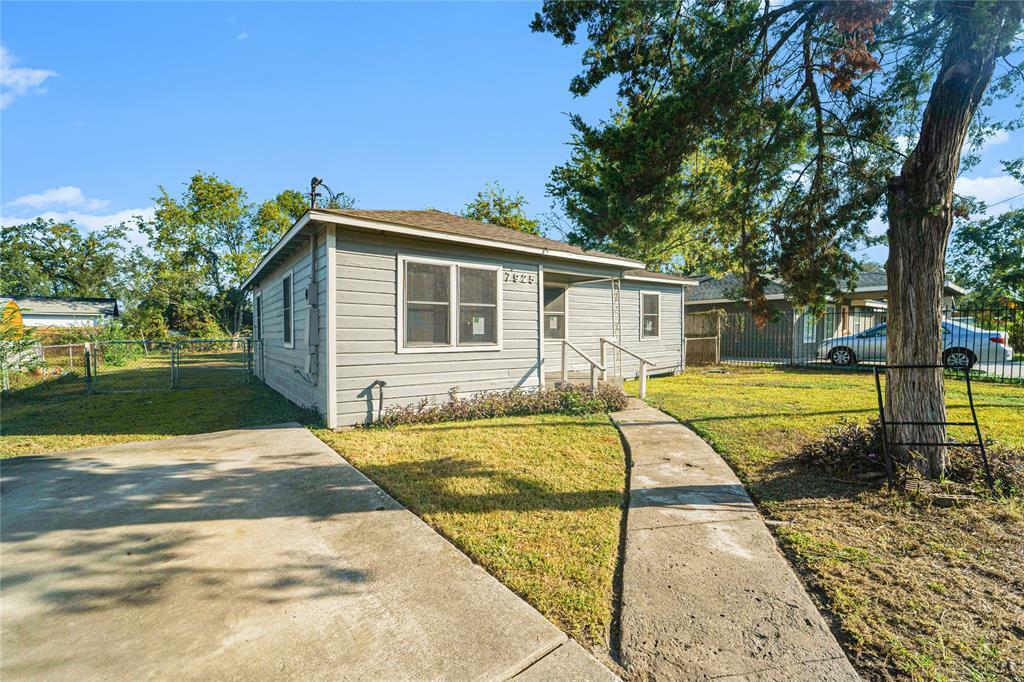 Property Photo:  7925 Crestview Drive  TX 77028 