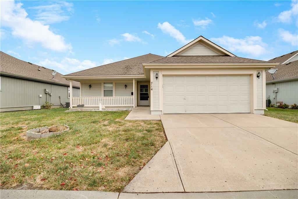 Property Photo: 714 E Saturn Drive MO 64083