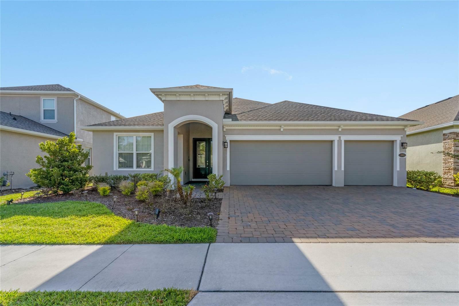 Property Photo: 452 Wedgeworth Lane FL 32724