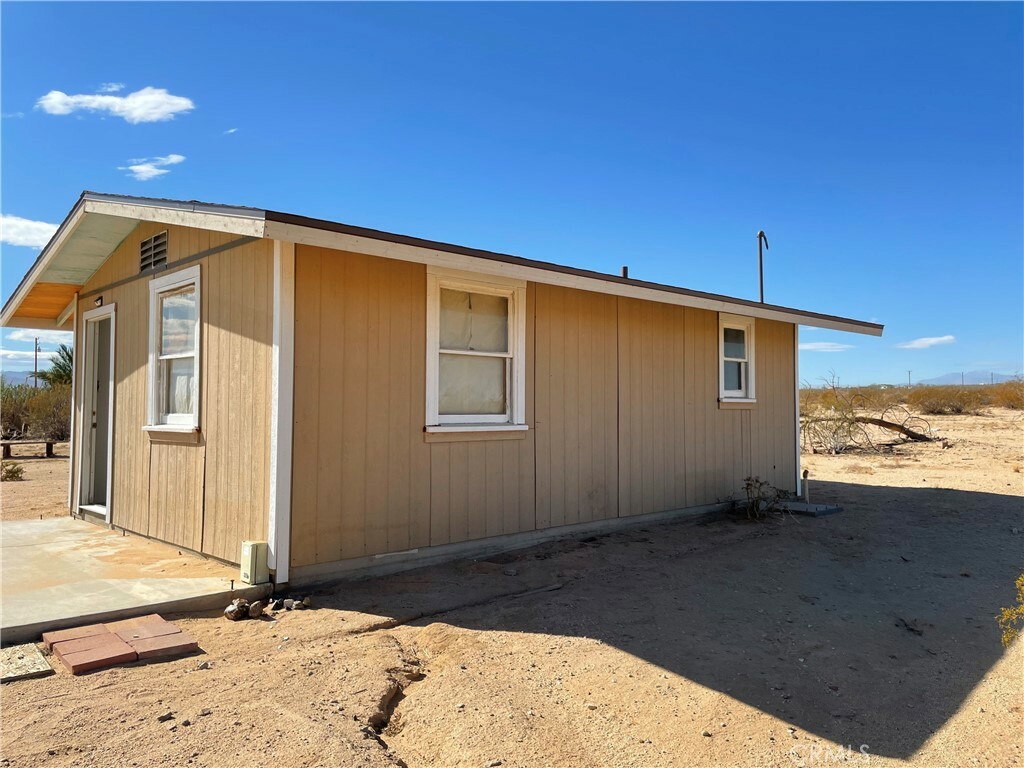 Property Photo:  1125 Whitaker Lane  CA 92252 