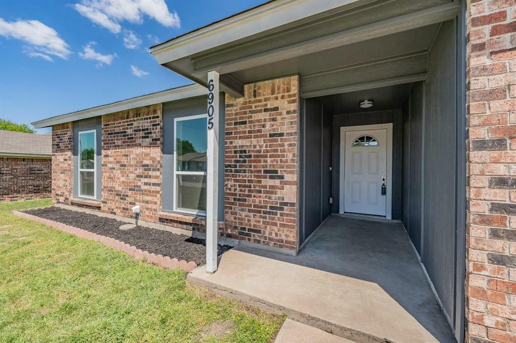 Property Photo:  6905 Westglen Drive  TX 76133 