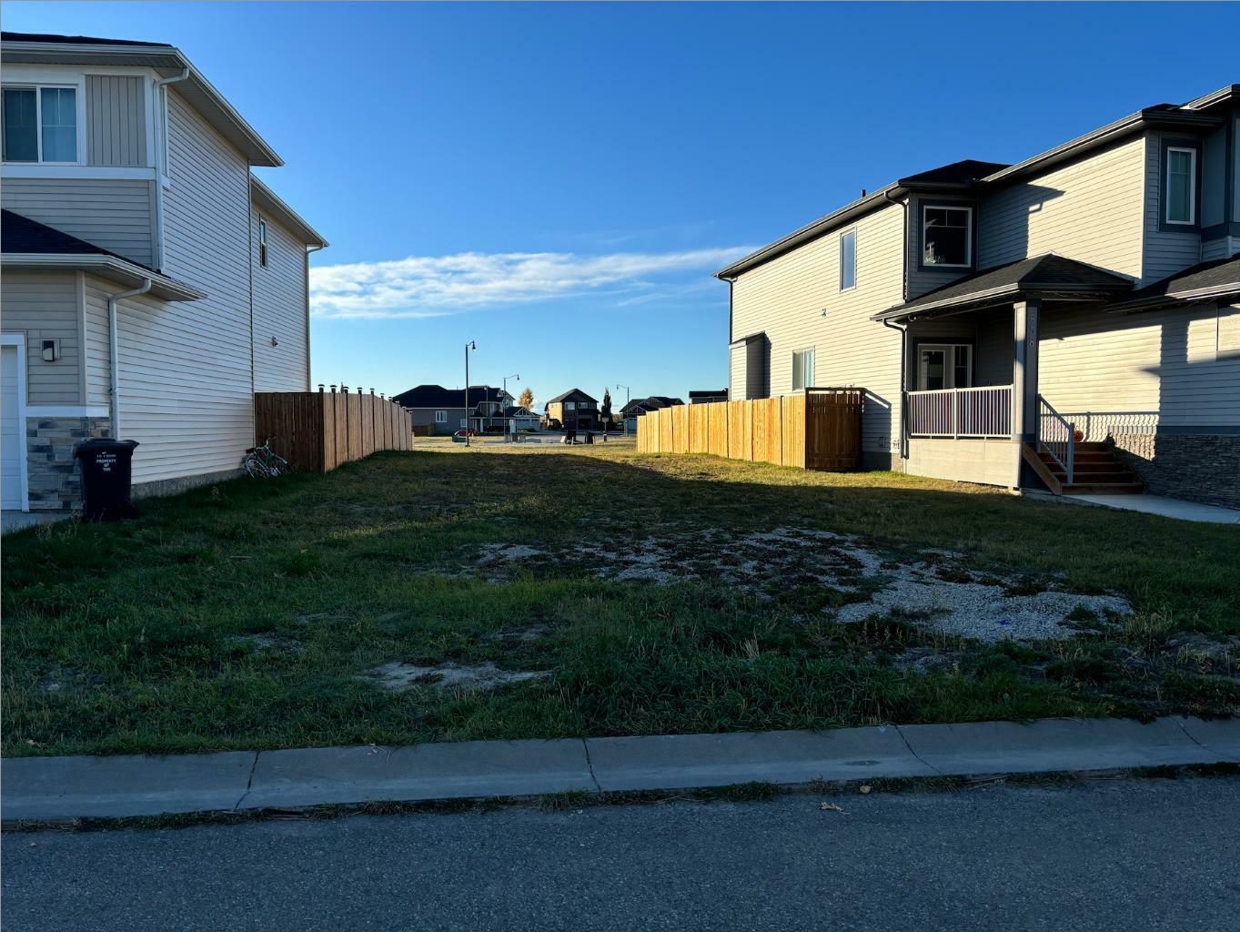 Property Photo:  856 Hampshire Crescent NE  AB T1V 0A9 