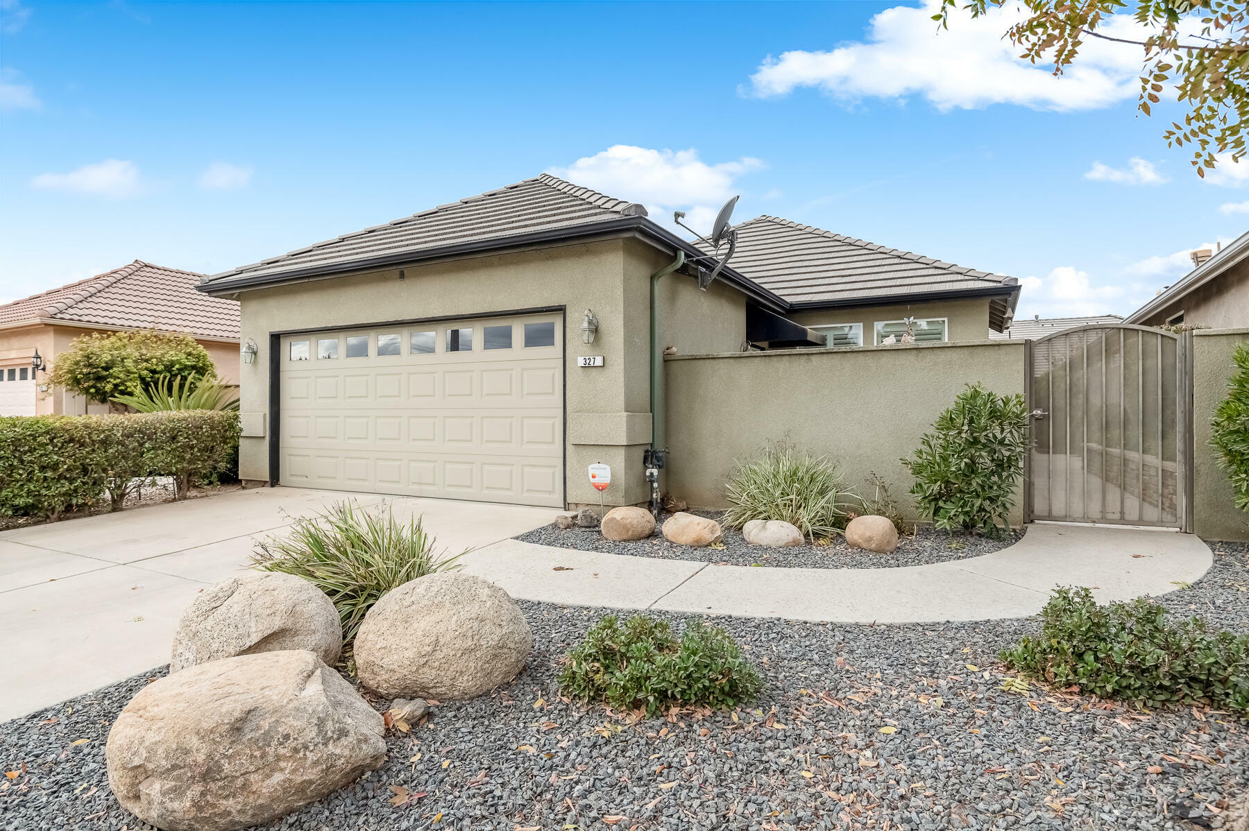 Property Photo:  327 S Holland Court  CA 93292 