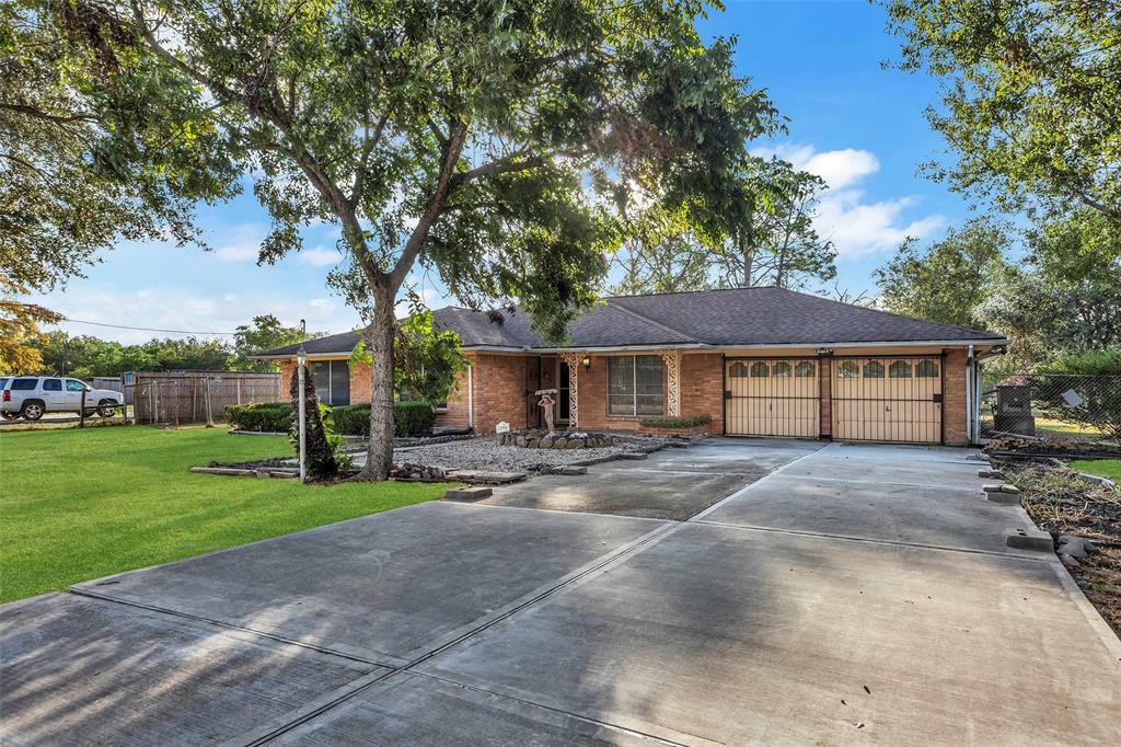 Property Photo:  13906 Regg Drive  TX 77045 