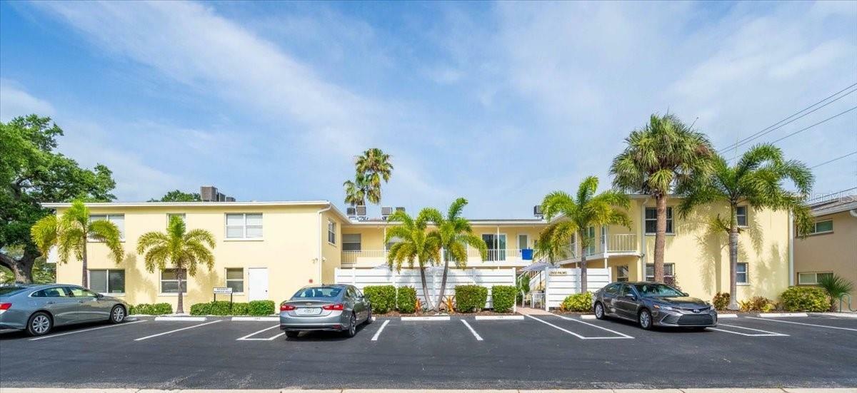 Property Photo:  700 W Venice Avenue 107  FL 34285 